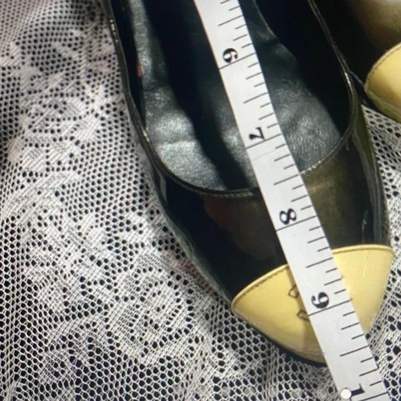 CHANEL Two-Tone Black and Cream Heels - Picture 4 of 4